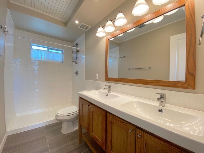Building Photo - West El Paso 4bed/3.5bath Townhome