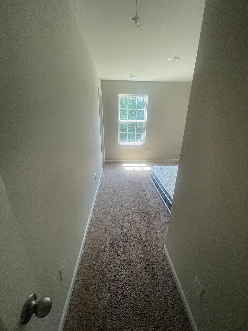 Building Photo - Room in House on Meredith Woods Ln