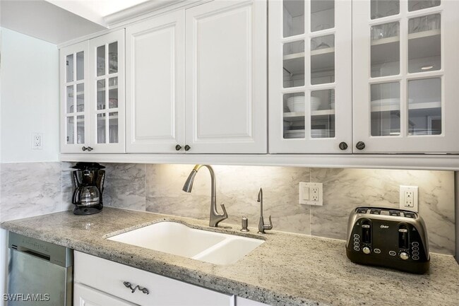 Building Photo - 2750 Gulf Shore Blvd N