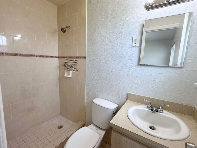 Building Photo - 15410 NW 32 Ct