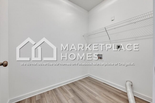 Building Photo - 142 Kings Wy