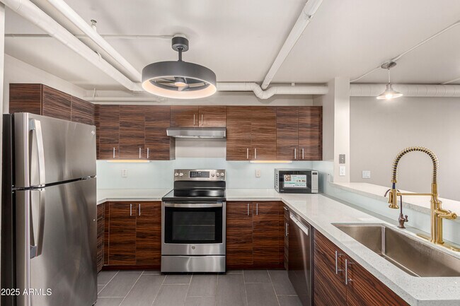 Building Photo - 535 W Thomas Rd