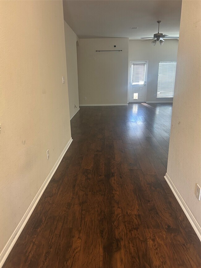 Building Photo - 8407 Broadleaf Ave