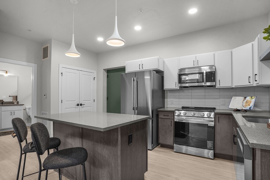 Primary Photo - The Hendrey