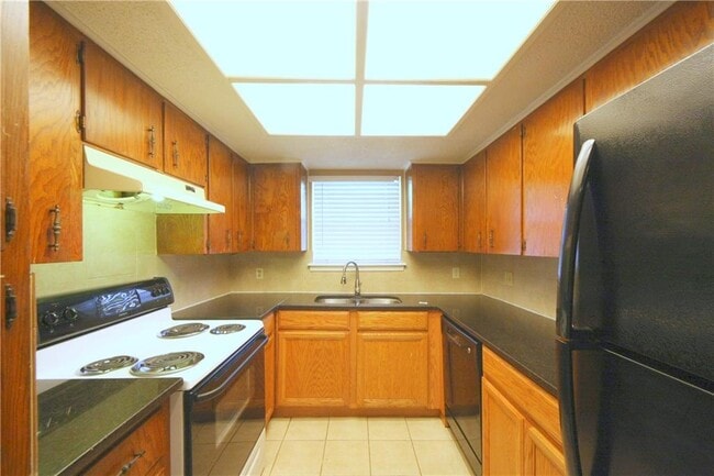 Building Photo - 12313 Willow Wild Dr