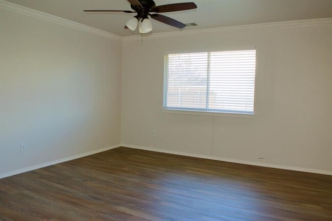 Building Photo - 1708 Darjeeling Dr
