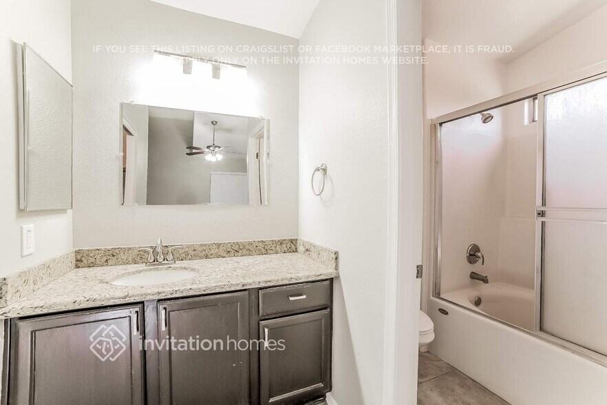 Building Photo - 3111 W Louise Dr