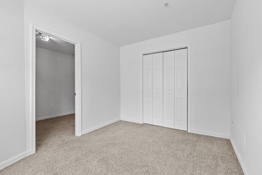 Building Photo - 445 Kenneth Square