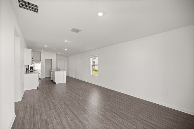 Building Photo - 3 Bedroom Home in NE Ocala – Available Early September!
