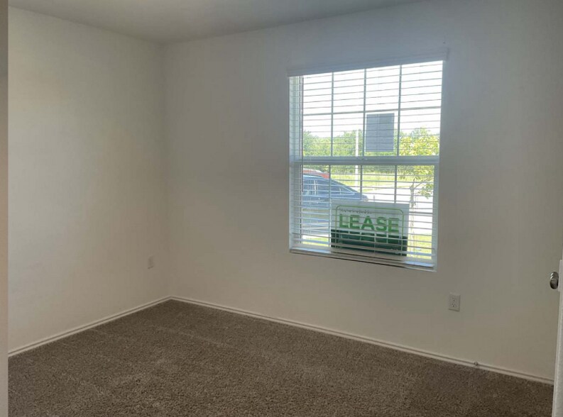 Building Photo - 10537 Steinbeck Dr
