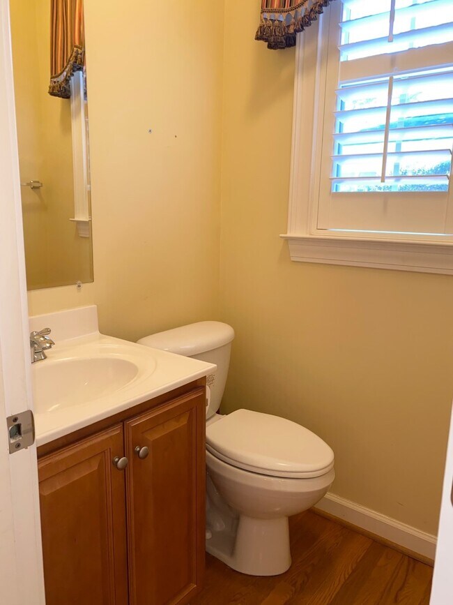 Building Photo - 606 Trillium Ct