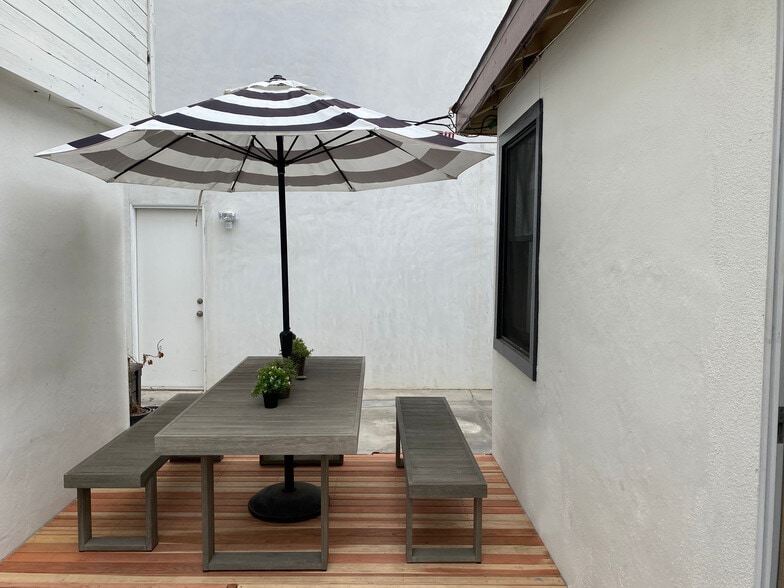 Building Photo - 215 29th St