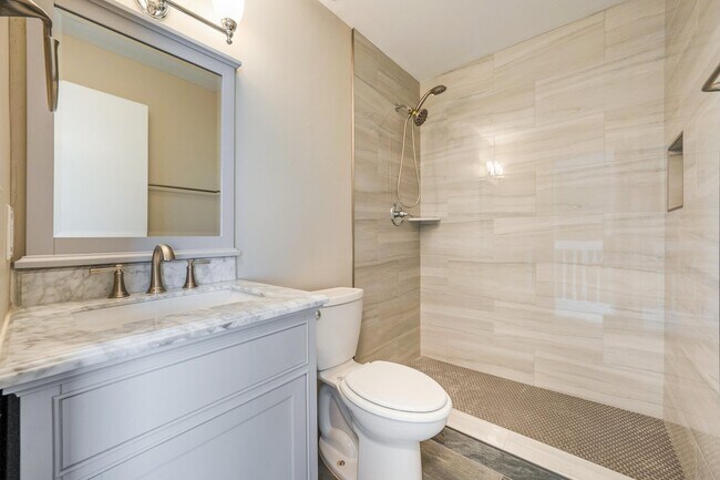 Building Photo - 5319 Tennis Ln