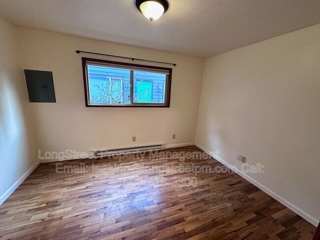 Building Photo - 121 SE 30th Pl
