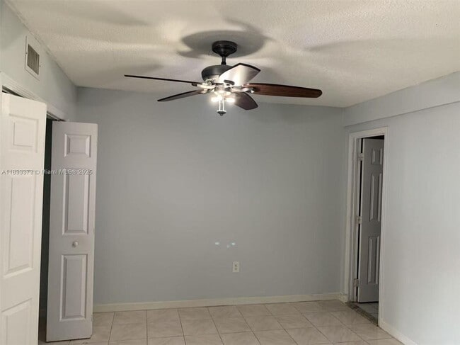 Primary Photo - 1062 W 42nd Pl