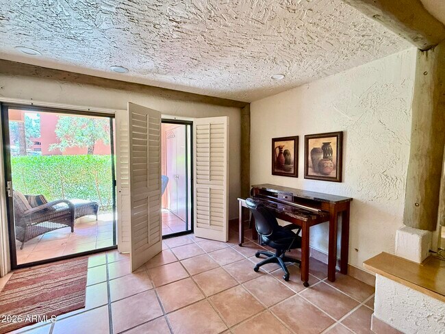 Building Photo - 4303 E Cactus Rd