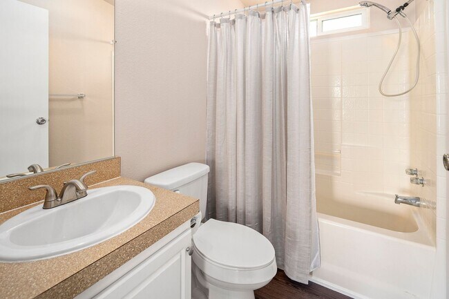 Building Photo - 307 N Poe St