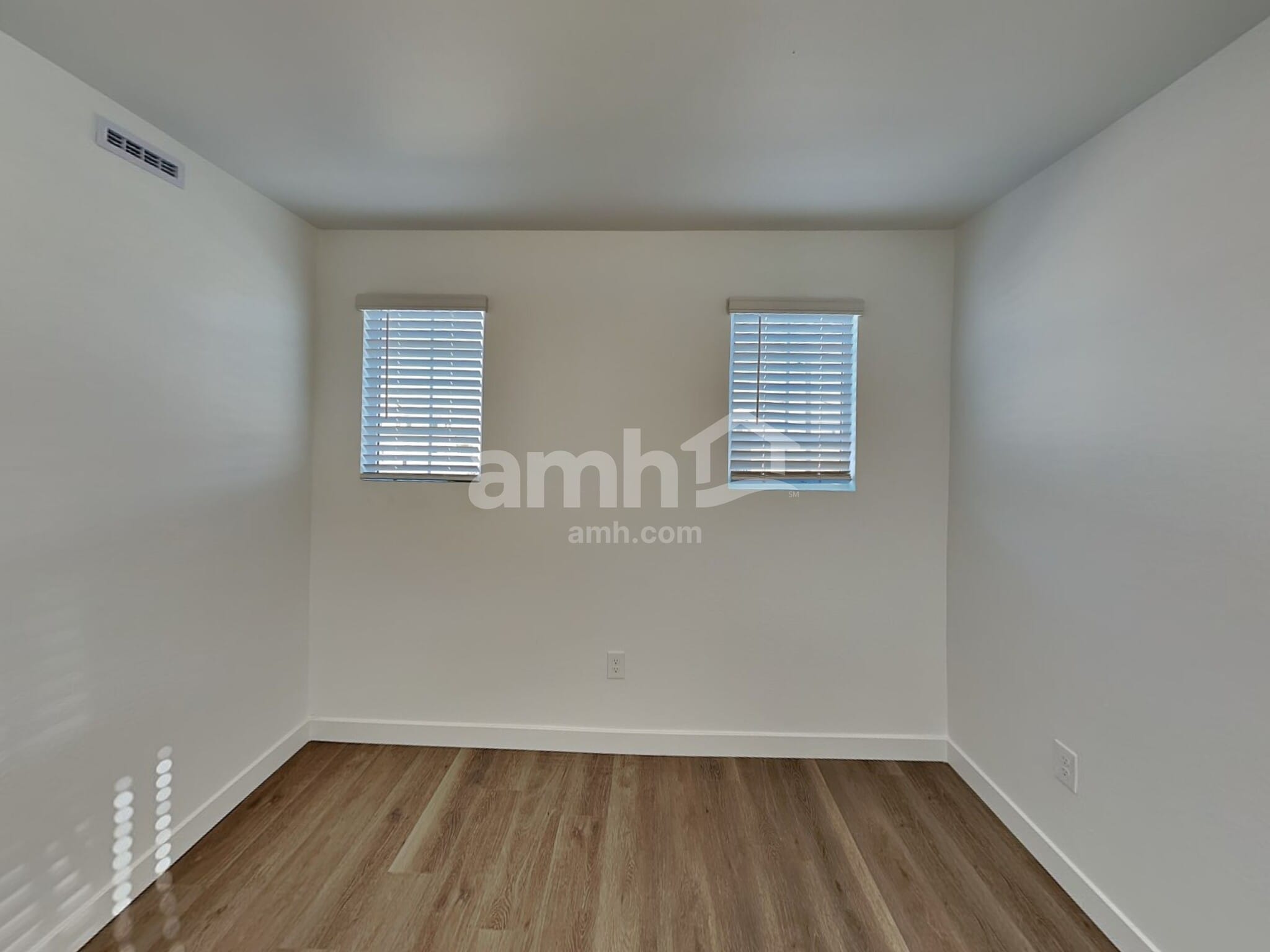 Building Photo - 18458 W El Cortez Pl
