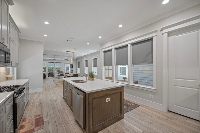 Building Photo - 6533 Castlebay Dr