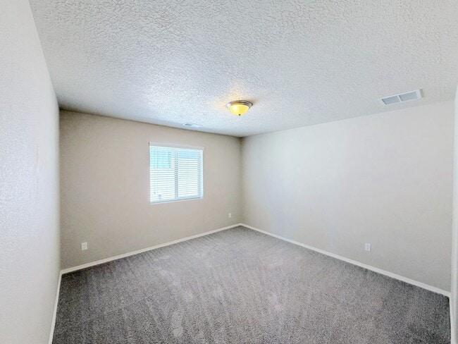 Building Photo - Beautiful 3-Bedroom Home in Tierra Oeste near Ladera/Unser. Refrigerated Air!