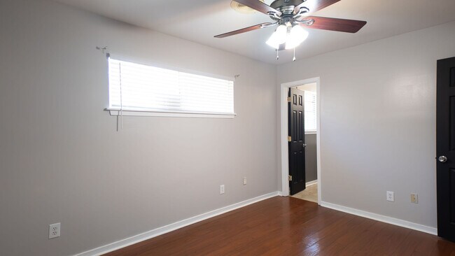 master bedroom - 2558 Crestleigh Mnr