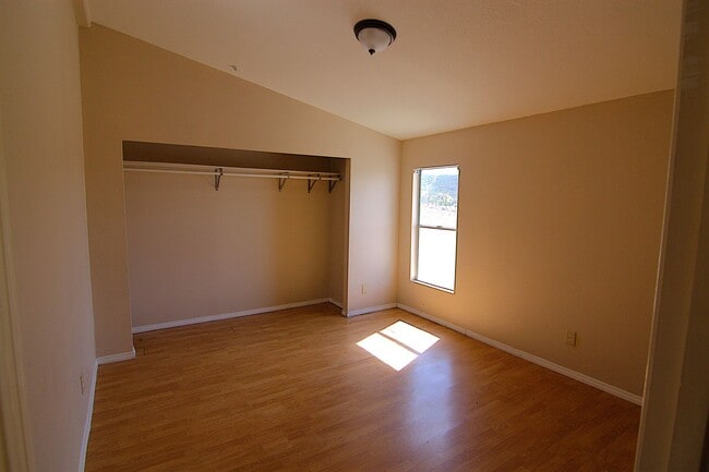 Building Photo - 35850 Via Famero Dr