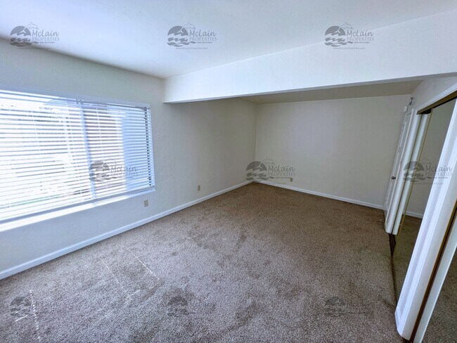 Building Photo - Newly upgraded 3 bd/1.5 bath with fenced yard