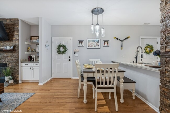 Building Photo - 301 W Goethe St