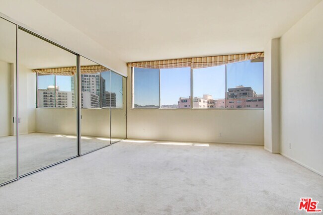 Building Photo - 10433 Wilshire Blvd
