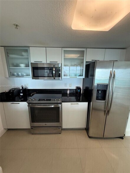 Building Photo - 1800 N Bayshore Dr