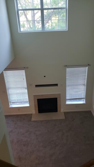 Greatroom w/Fireplace - 2015 Livingston St