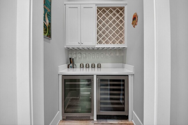 Building Photo - 3815 Seabreeze Ln