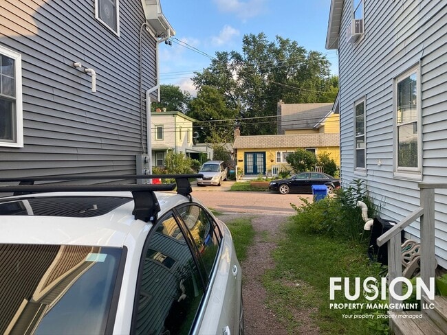 Building Photo - Adorable 2 bedroom home in Winooski with large backyard!