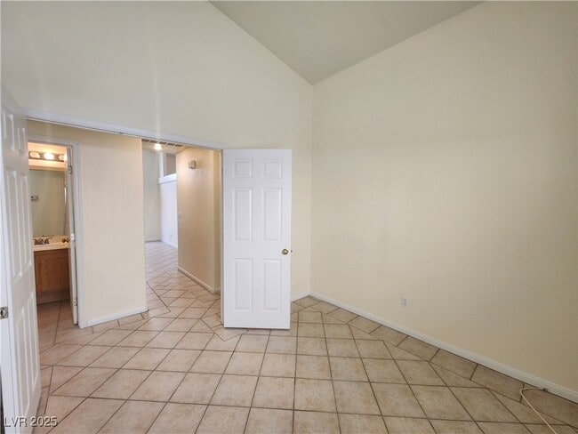 Building Photo - 1405 Iron Springs Dr