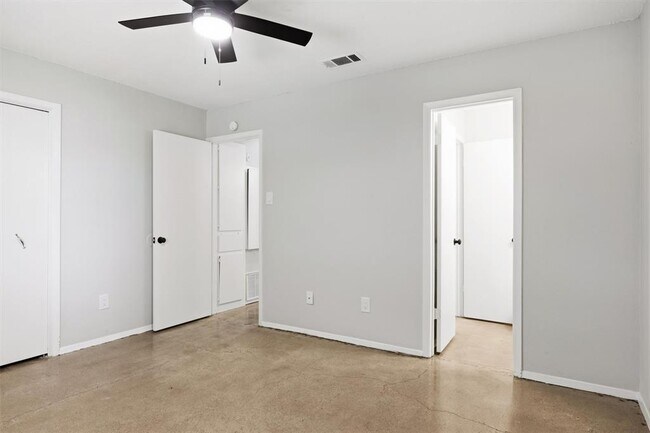 Building Photo - 113 Meteor Dr
