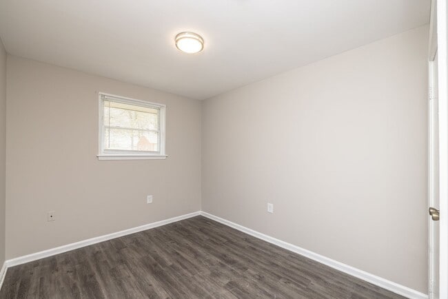 Building Photo - Charming 2-Bedroom Duplex in Colonial Heights