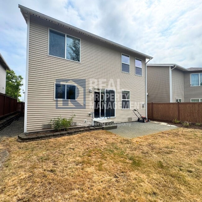 Building Photo - 3 Bedroom + Office Near Amenities!