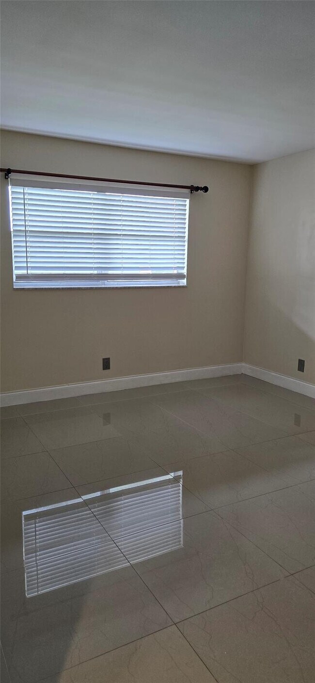 Building Photo - 8000 S Colony Cir