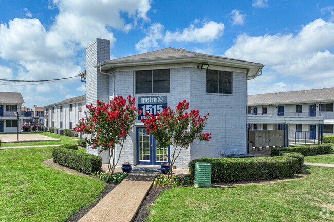 Building Photo - Metro at 1515