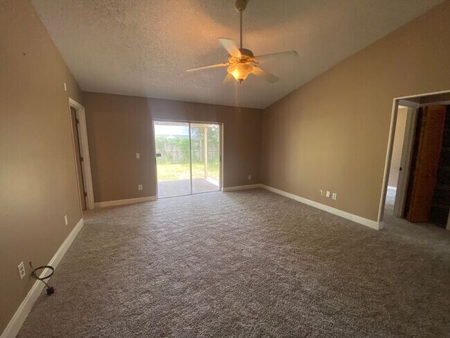 Building Photo - 3/2 East Orlando home -$500 OFF THE FIRST MONTH'S RENT