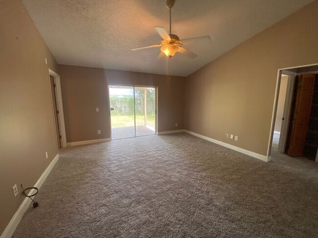 Building Photo - 3/2 East Orlando home Avail 06/10/2026