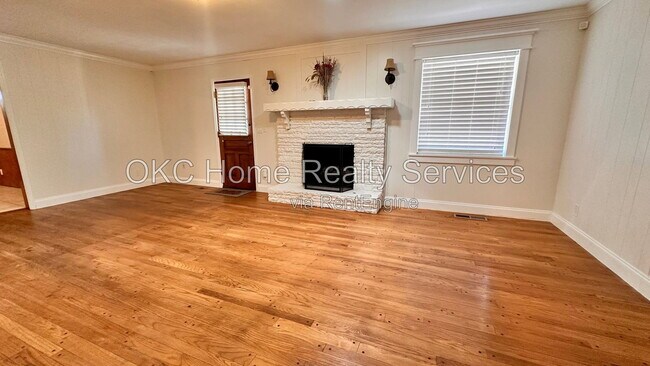 Building Photo - 6316 N Drexel Blvd