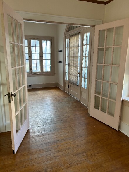 Building Photo - 610 4th Ave N