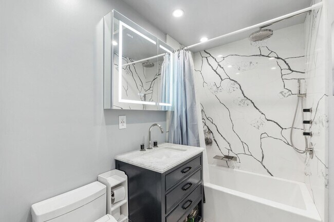 Building Photo - 603 1st St