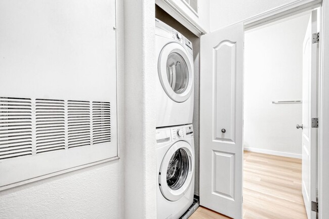 Building Photo - 2-Bed, 2-Bath Condo with Rare Feature-Both Bedrooms Include Attached Bathroom