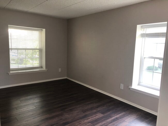 Building Photo - 1107 Deer Run