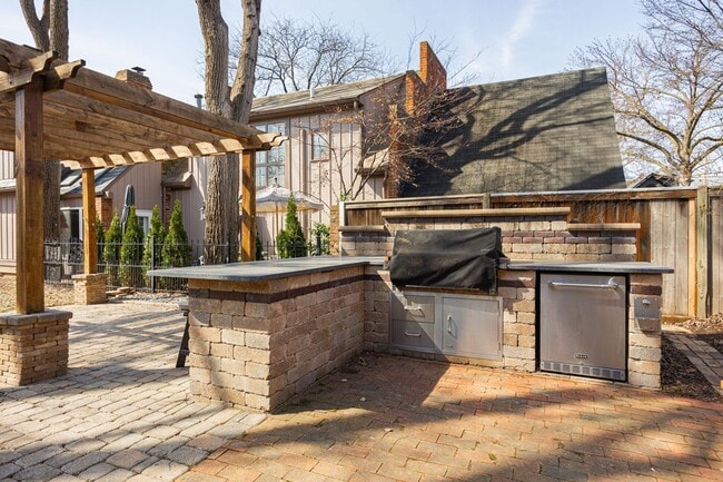 Building Photo - 357 Jackson St