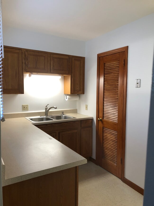 Building Photo - 19450 Royalton Rd