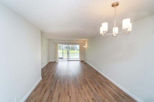 Building Photo - 2660 SW 22nd Ave