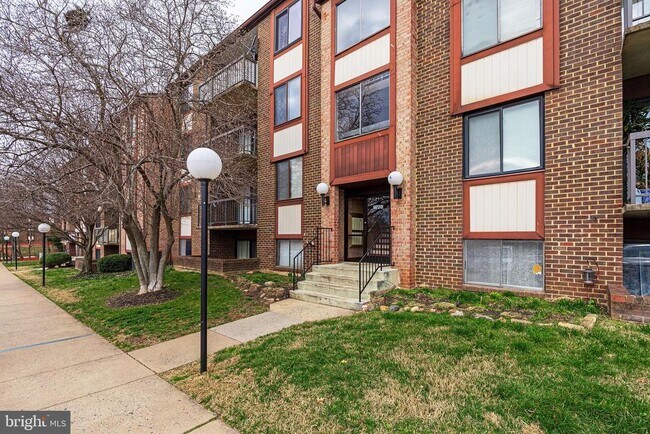 Building Photo - 9728 Kingsbridge Dr